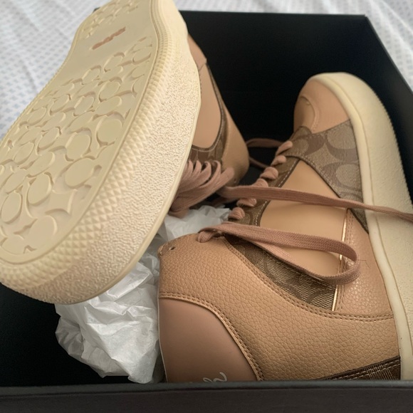 Shoes - Picture 2 of 3